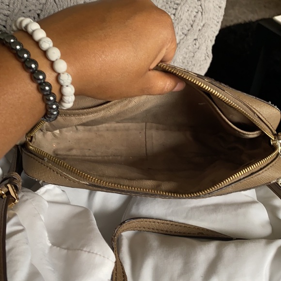 Michael Kors Jet Set Crossbody - Picture 2 of 4